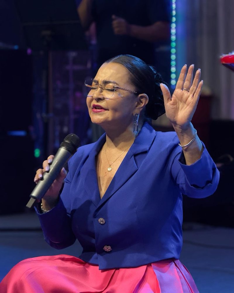 Profeta Mirna Simonson — Pastora General